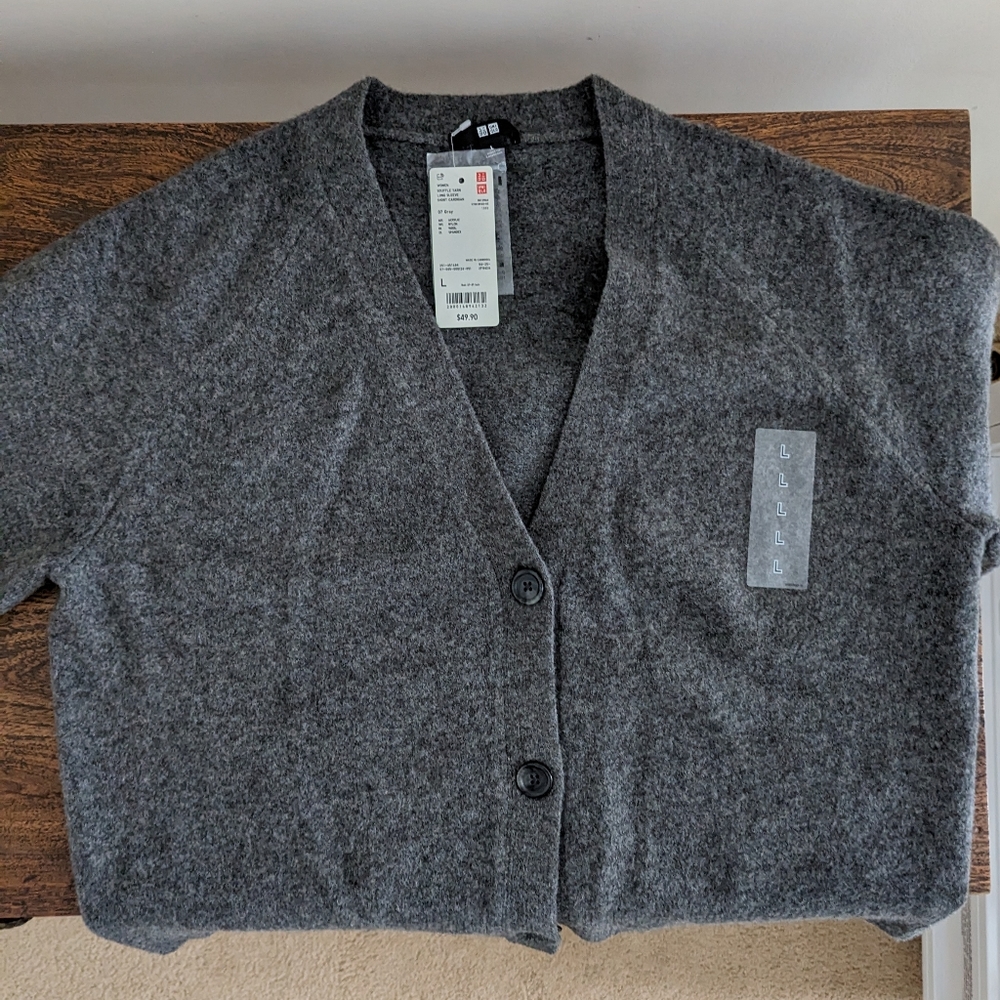 NWT Uniqlo Souffle Yarn Long Sleeve Short Cardigan